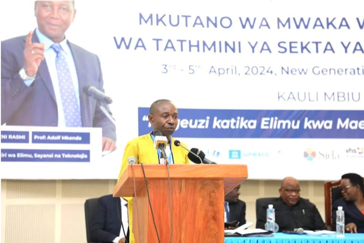 Maggid Mjengwa speaking at education sector meeting